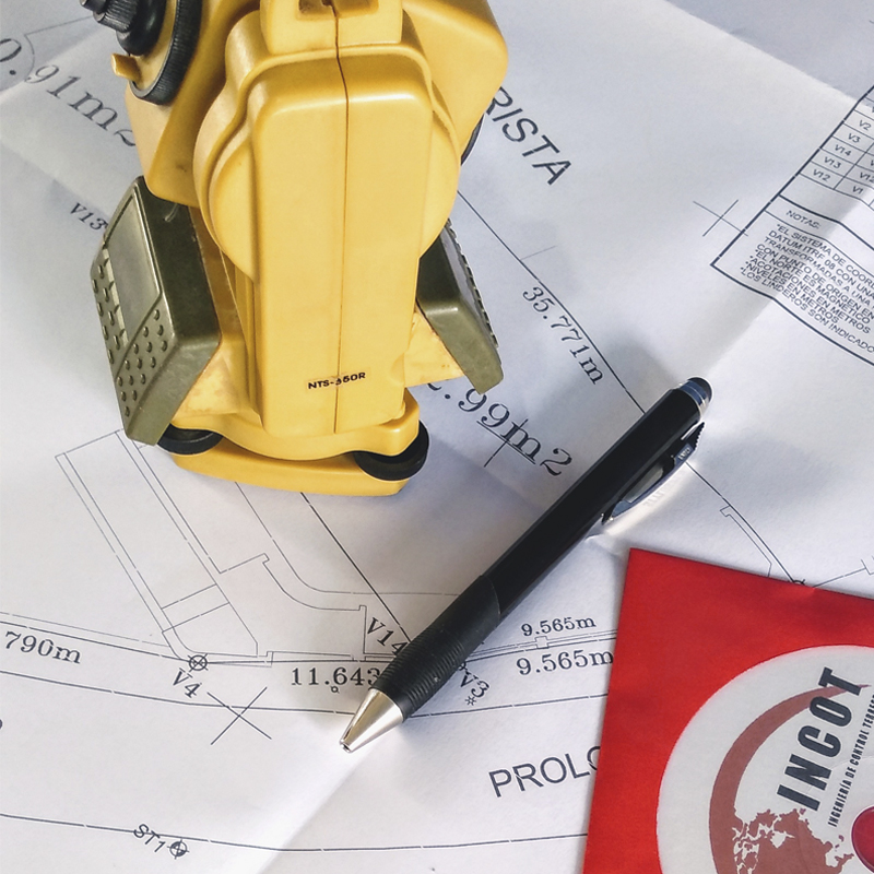 Levantamiento topográfico para deslines, subdivisiones, entre otros.